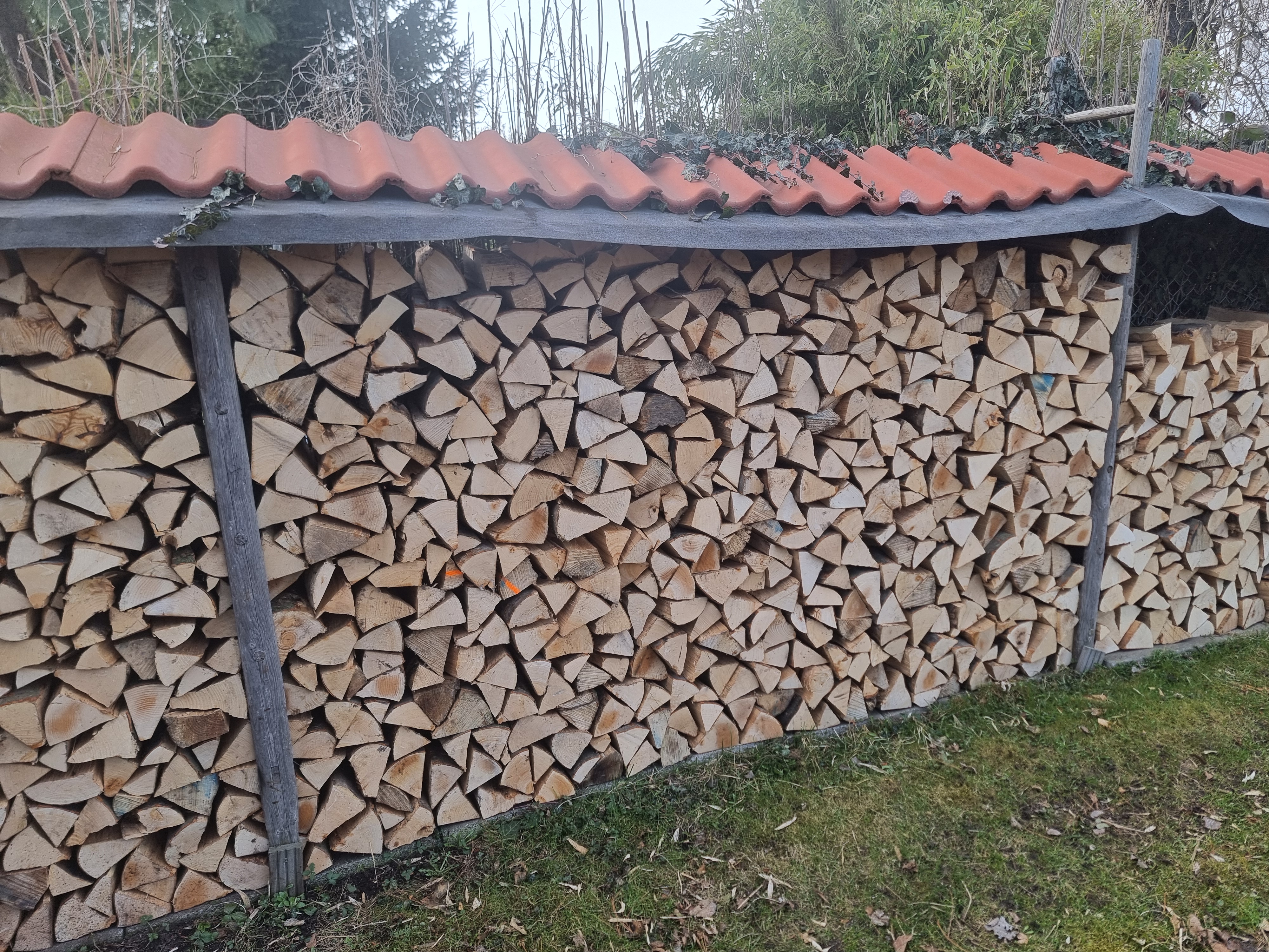 Brennholz richtig stapeln und lagern